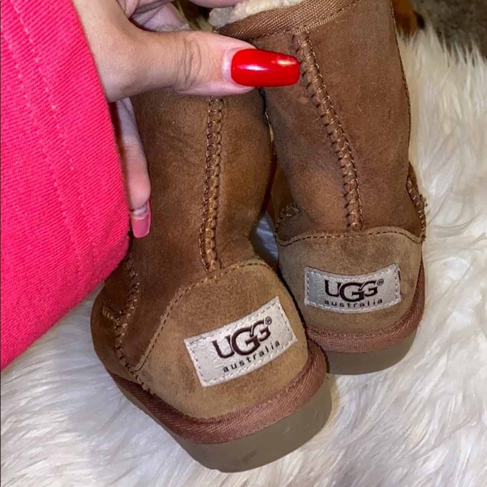 CLASSIC UGGS - Picture 3 of 5